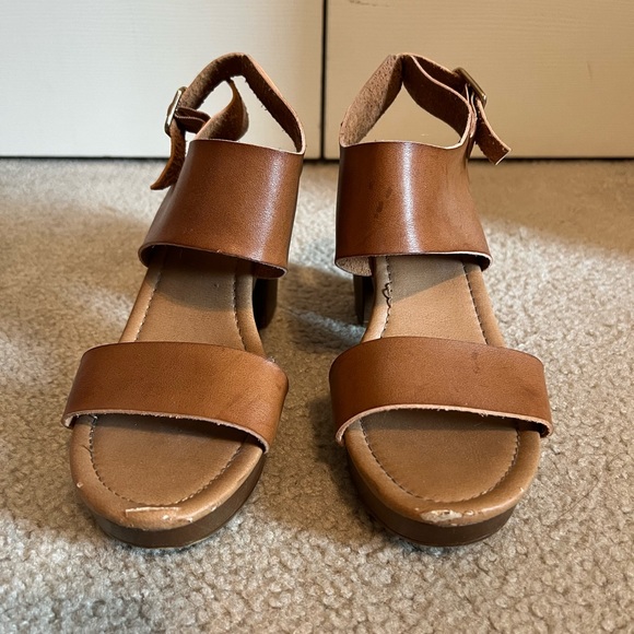 Steve Madden Brown Heels - Picture 2 of 3